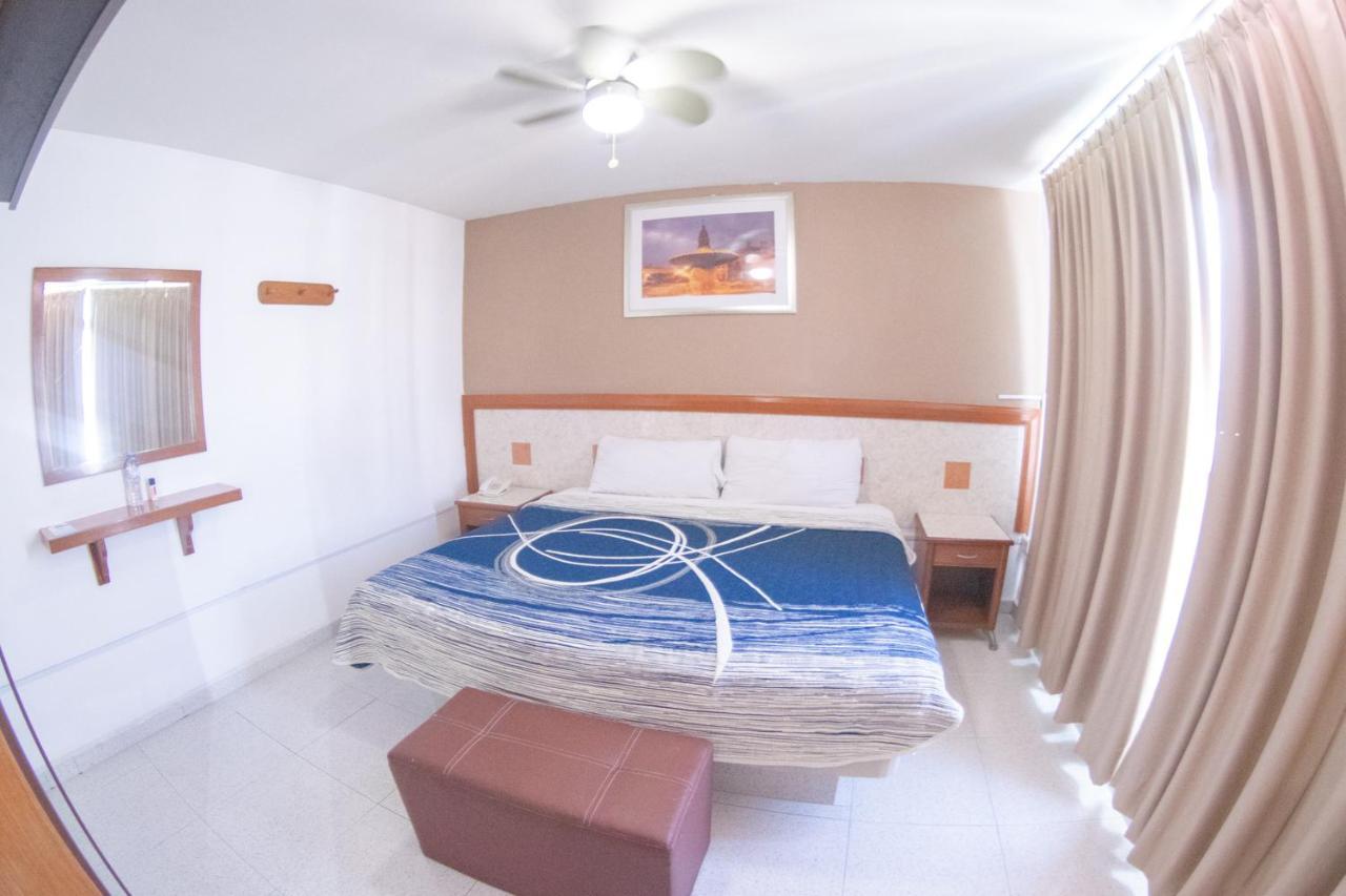 Hotel Niza Zona Piel Leon Exterior photo