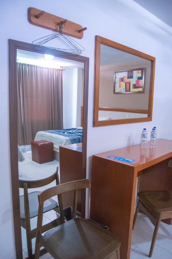 Hotel Niza Zona Piel Leon Exterior photo