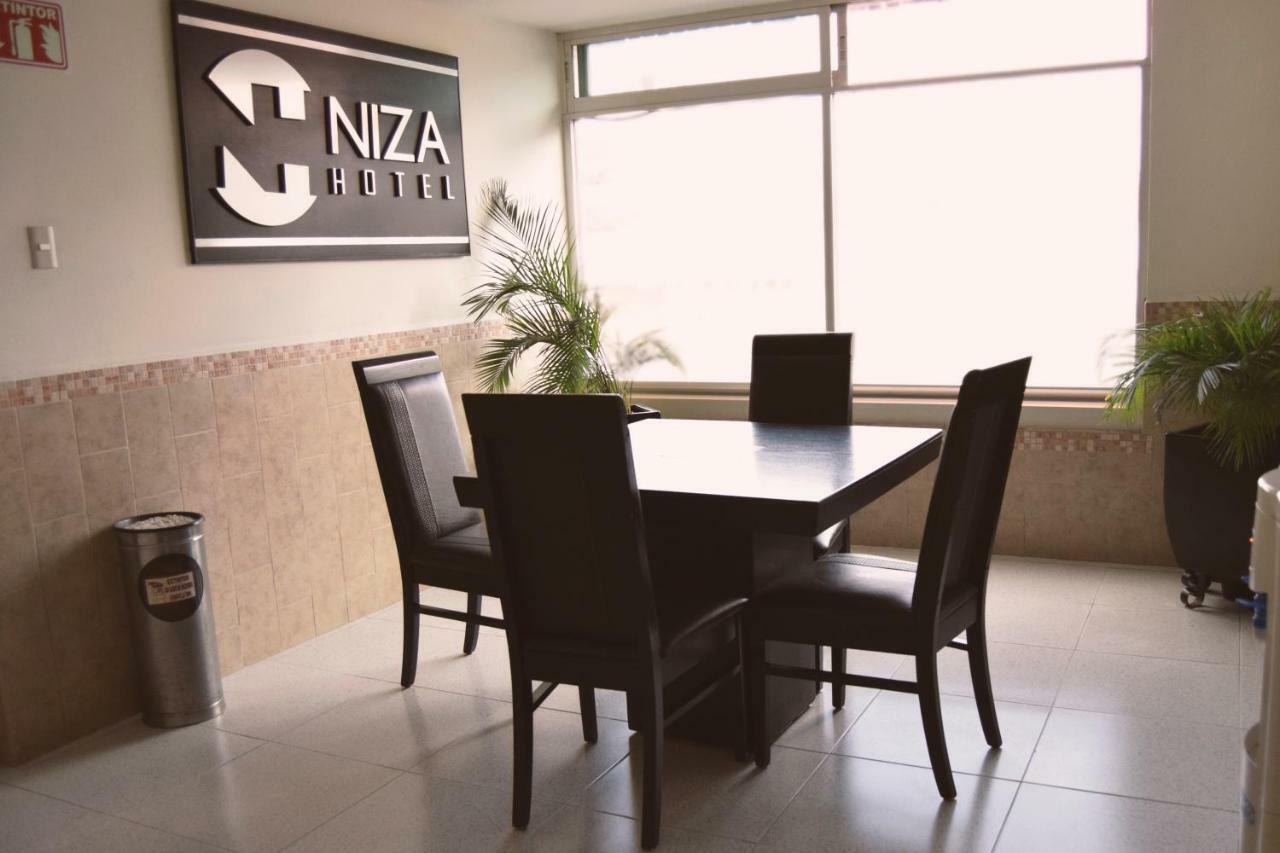 Hotel Niza Zona Piel Leon Exterior photo